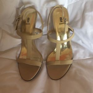 Women’s Baker tan color heels, Size 6.